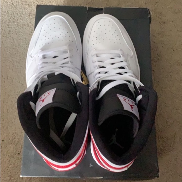 AIR JORDAN 1 MIDS - Picture 3 of 6